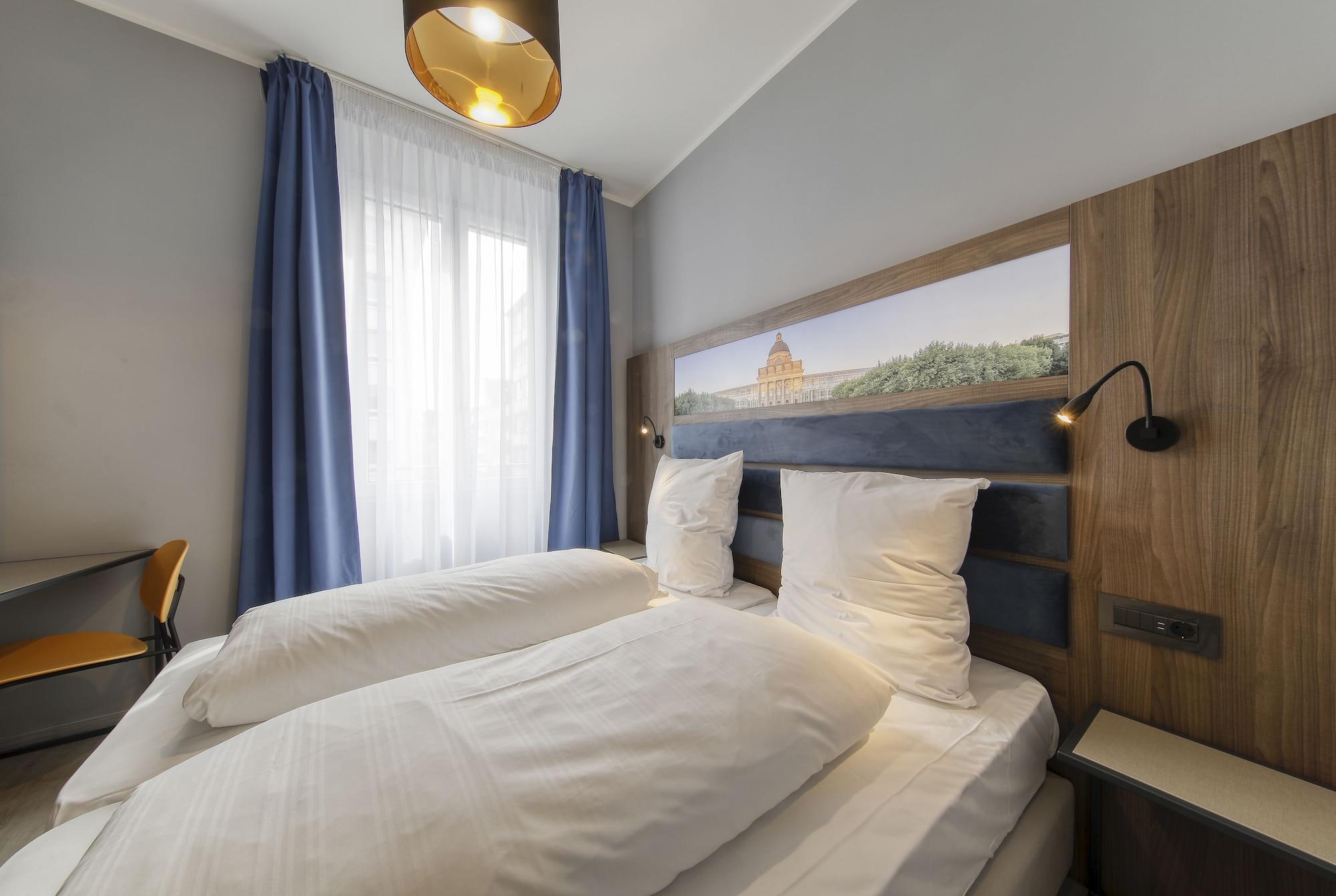 Hotel Smart Station 3*